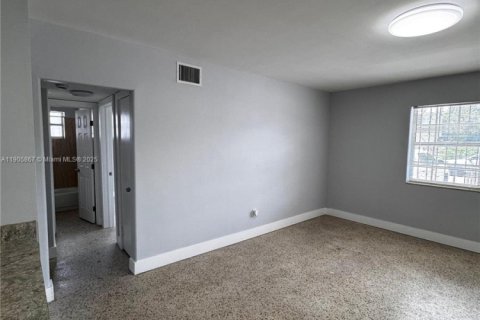 Casa en alquiler en Miami, Florida, 2 dormitorios, 168.71 m2 № 1956639 - foto 5