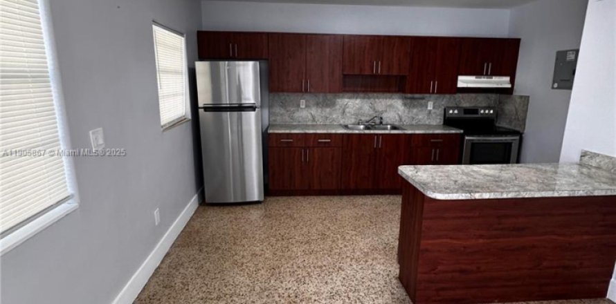 Casa en Miami, Florida 2 dormitorios, 168.71 m2 № 1956639