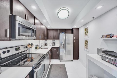 Снять в аренду кондоминиум в Авентура, Флорида 2 спальни, 113.62м2, № 1950988 - фото 2