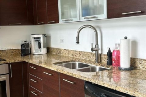 Condo in Miami, Florida, 1 bedroom  № 1457109 - photo 10