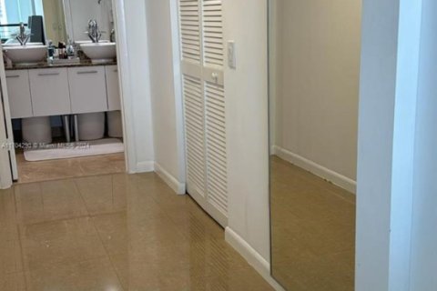 Condo in Miami, Florida, 1 bedroom  № 1457109 - photo 26