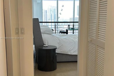 Condo in Miami, Florida, 1 bedroom  № 1457109 - photo 2