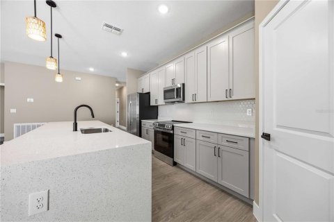 House in Winter Haven, Florida 4 bedrooms, 188.78 sq.m. № 2093469 - photo 9