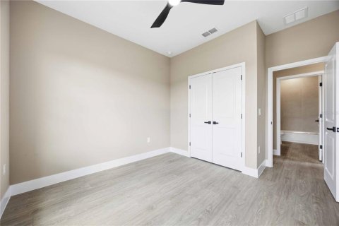House in Winter Haven, Florida 4 bedrooms, 188.78 sq.m. № 2093469 - photo 12