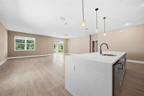 House in Winter Haven, Florida 4 bedrooms, 188.78 sq.m. № 2093469 - photo 6