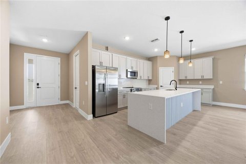 House in Winter Haven, Florida 4 bedrooms, 188.78 sq.m. № 2093469 - photo 7