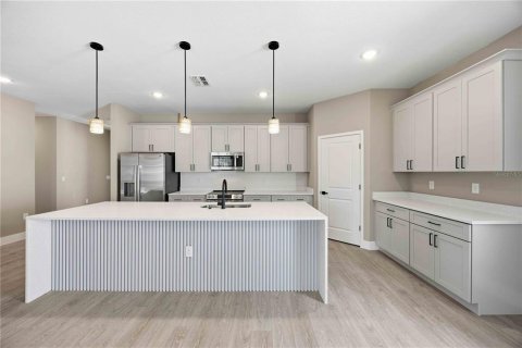 House in Winter Haven, Florida 4 bedrooms, 188.78 sq.m. № 2093469 - photo 8