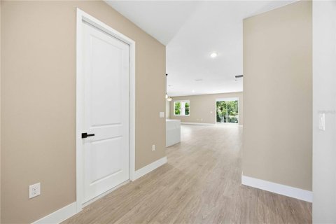 House in Winter Haven, Florida 4 bedrooms, 188.78 sq.m. № 2093469 - photo 4