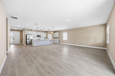 House in Winter Haven, Florida 4 bedrooms, 188.78 sq.m. № 2093469 - photo 5
