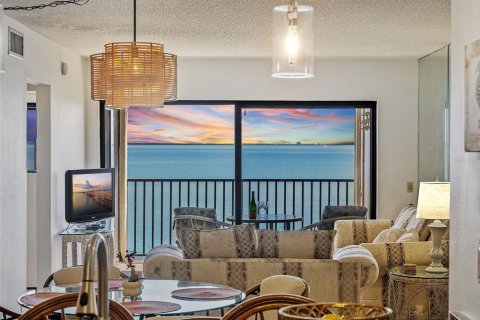 Condo in Saint Petersburg, Florida, 2 bedrooms № 2110269 - photo 4