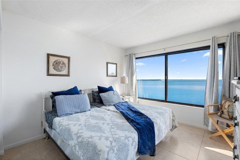 Condo in Saint Petersburg, Florida, 2 bedrooms № 2110269 - photo 18