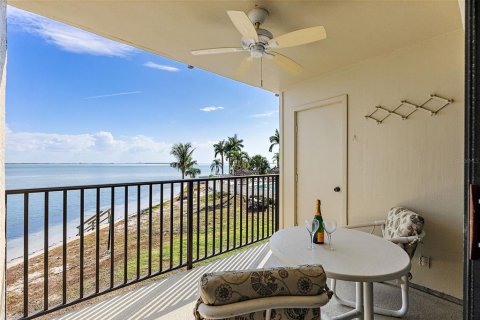 Condo in Saint Petersburg, Florida, 2 bedrooms № 2110269 - photo 22