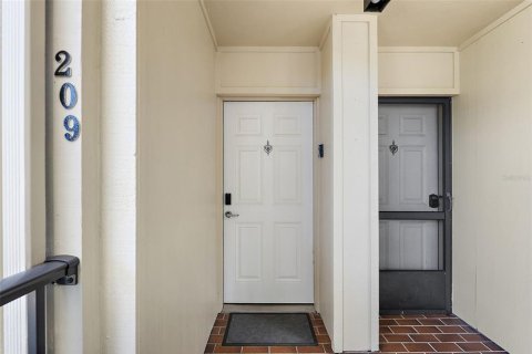 Condo in Saint Petersburg, Florida, 2 bedrooms № 2110269 - photo 5
