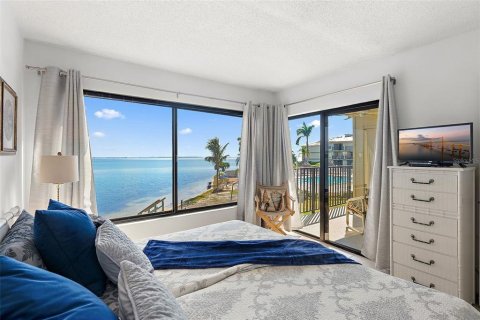 Condo in Saint Petersburg, Florida, 2 bedrooms № 2110269 - photo 19
