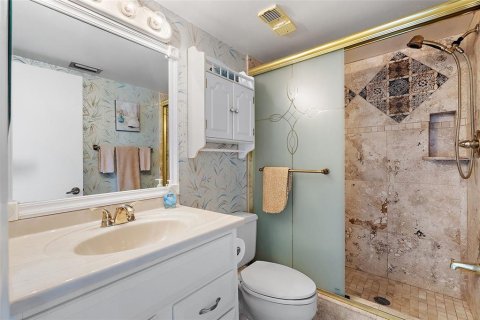 Condo in Saint Petersburg, Florida, 2 bedrooms № 2110269 - photo 16