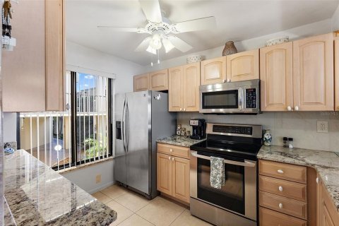 Condo in Saint Petersburg, Florida, 2 bedrooms № 2110269 - photo 6
