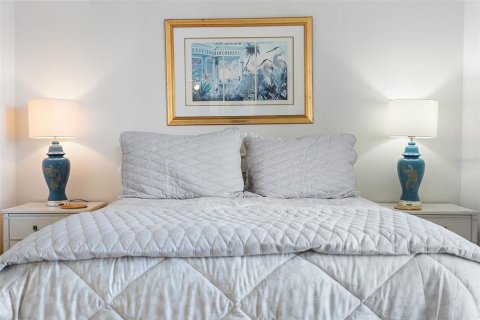 Condo in Saint Petersburg, Florida, 2 bedrooms № 2110269 - photo 15