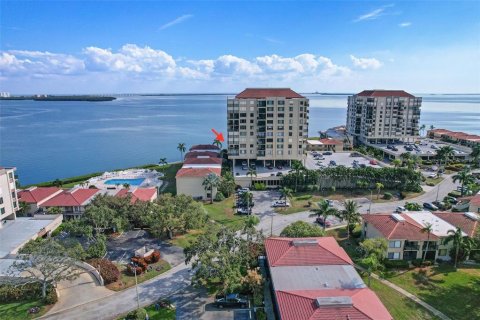 Condo in Saint Petersburg, Florida, 2 bedrooms № 2110269 - photo 23