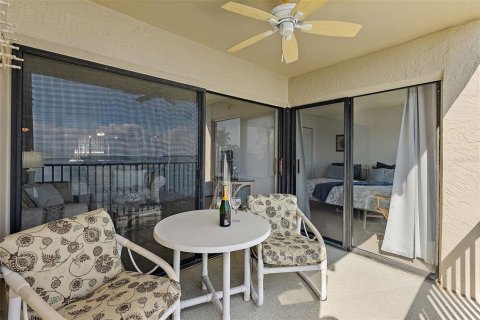 Condo in Saint Petersburg, Florida, 2 bedrooms № 2110269 - photo 30