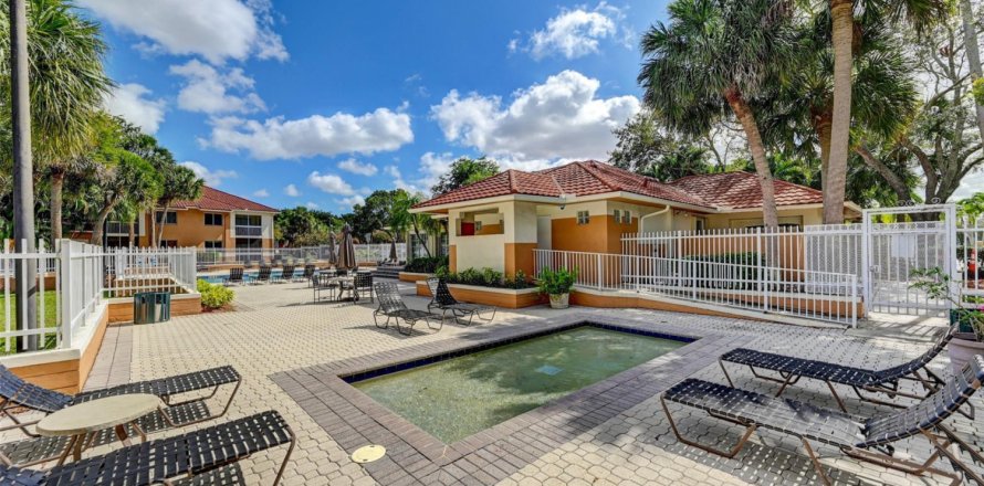 Townhouse in Plantation, Florida 3 bedrooms, 140.75 sq.m. № 1021958