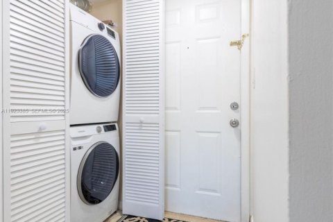 Купить кондоминиум в Санрайз, Флорида 2 спальни, 74.32м2, № 2038793 - фото 3