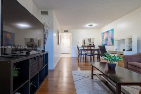 Купить кондоминиум в Санрайз, Флорида 2 спальни, 74.32м2, № 2038793 - фото 10