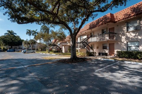 Кондоминиум с 2 спальнями в Санрайз, Флорида № 2038793