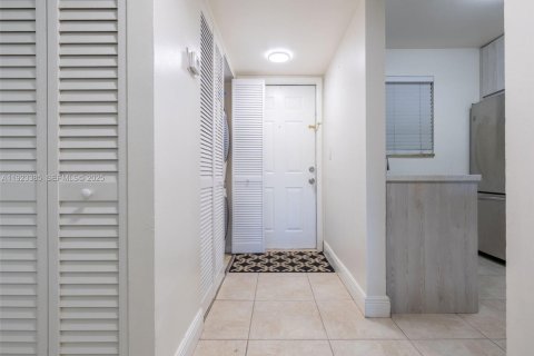 Купить кондоминиум в Санрайз, Флорида 2 спальни, 74.32м2, № 2038793 - фото 2