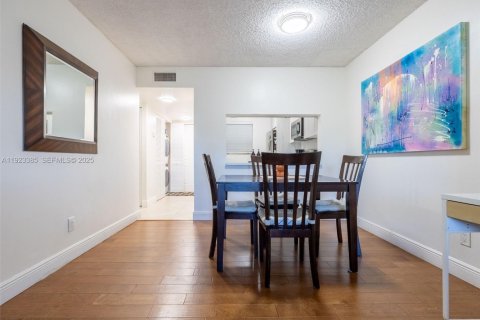 Купить кондоминиум в Санрайз, Флорида 2 спальни, 74.32м2, № 2038793 - фото 8