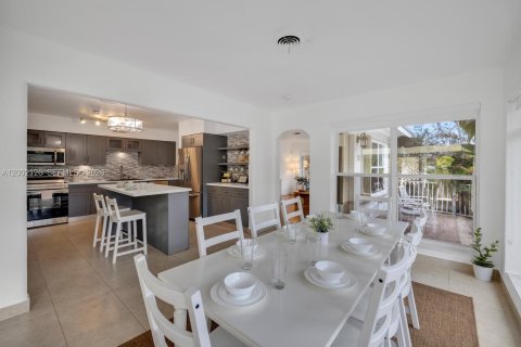 House in Miami, Florida 3 bedrooms, 125.6 sq.m. № 2067663 - photo 13