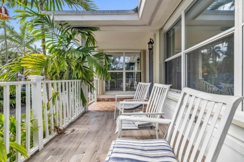 House in Miami, Florida 3 bedrooms, 125.6 sq.m. № 2067663