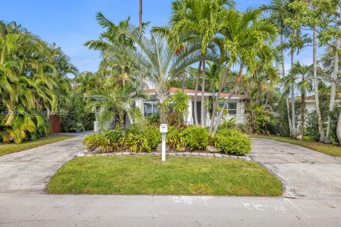 House in Miami, Florida 3 bedrooms, 125.6 sq.m. № 2067663 - photo 6