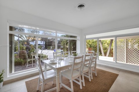 House in Miami, Florida 3 bedrooms, 125.6 sq.m. № 2067663 - photo 12