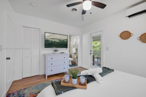 House in Miami, Florida 3 bedrooms, 125.6 sq.m. № 2067663 - photo 21