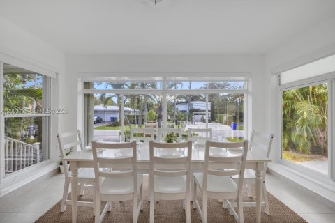 House in Miami, Florida 3 bedrooms, 125.6 sq.m. № 2067663 - photo 3