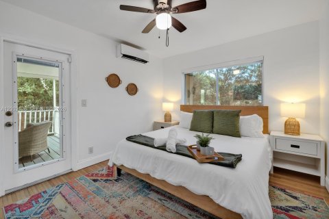 House in Miami, Florida 3 bedrooms, 125.6 sq.m. № 2067663 - photo 20