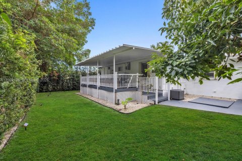 House in Miami, Florida 3 bedrooms, 125.6 sq.m. № 2067663 - photo 29