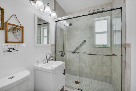 House in Miami, Florida 3 bedrooms, 125.6 sq.m. № 2067663 - photo 17