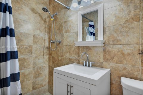 House in Miami, Florida 3 bedrooms, 125.6 sq.m. № 2067663 - photo 22