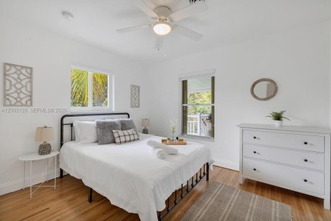House in Miami, Florida 3 bedrooms, 125.6 sq.m. № 2067663 - photo 18