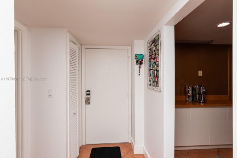 Condo in Miami Beach, Florida, 1 bedroom № 2030905 - photo 26