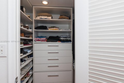 Condo in Miami Beach, Florida, 1 bedroom № 2030905 - photo 16