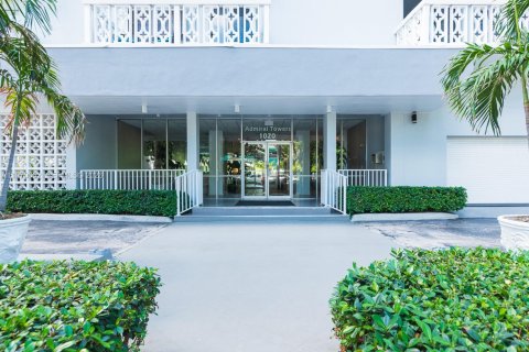 Condo in Miami Beach, Florida, 1 bedroom № 2030905 - photo 29