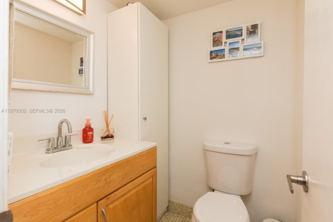 Condo in Miami Beach, Florida, 1 bedroom № 2030905 - photo 24
