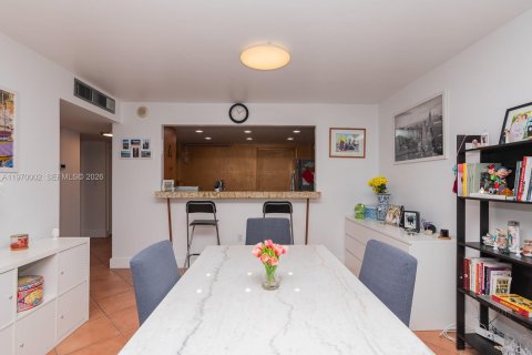 Condo in Miami Beach, Florida, 1 bedroom № 2030905 - photo 7