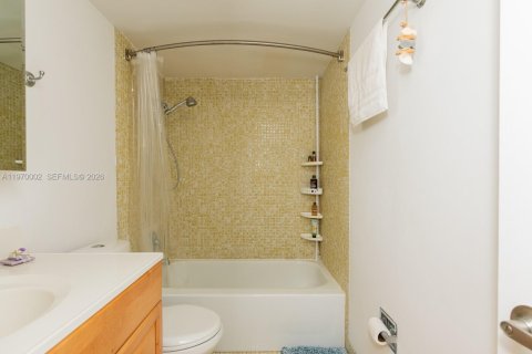 Condo in Miami Beach, Florida, 1 bedroom № 2030905 - photo 15