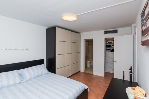 Condo in Miami Beach, Florida, 1 bedroom № 2030905 - photo 13