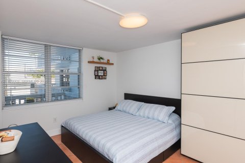 Condo in Miami Beach, Florida, 1 bedroom № 2030905 - photo 10
