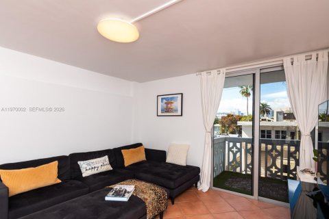 Condo in Miami Beach, Florida, 1 bedroom № 2030905 - photo 17