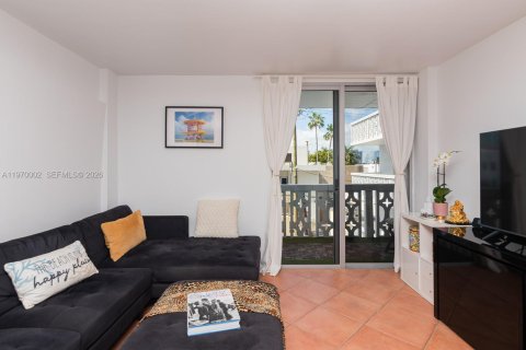 Condo in Miami Beach, Florida, 1 bedroom № 2030905 - photo 4